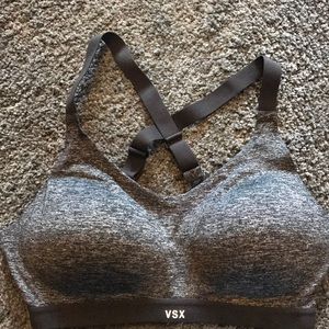 Women’s sports bra size 34 D